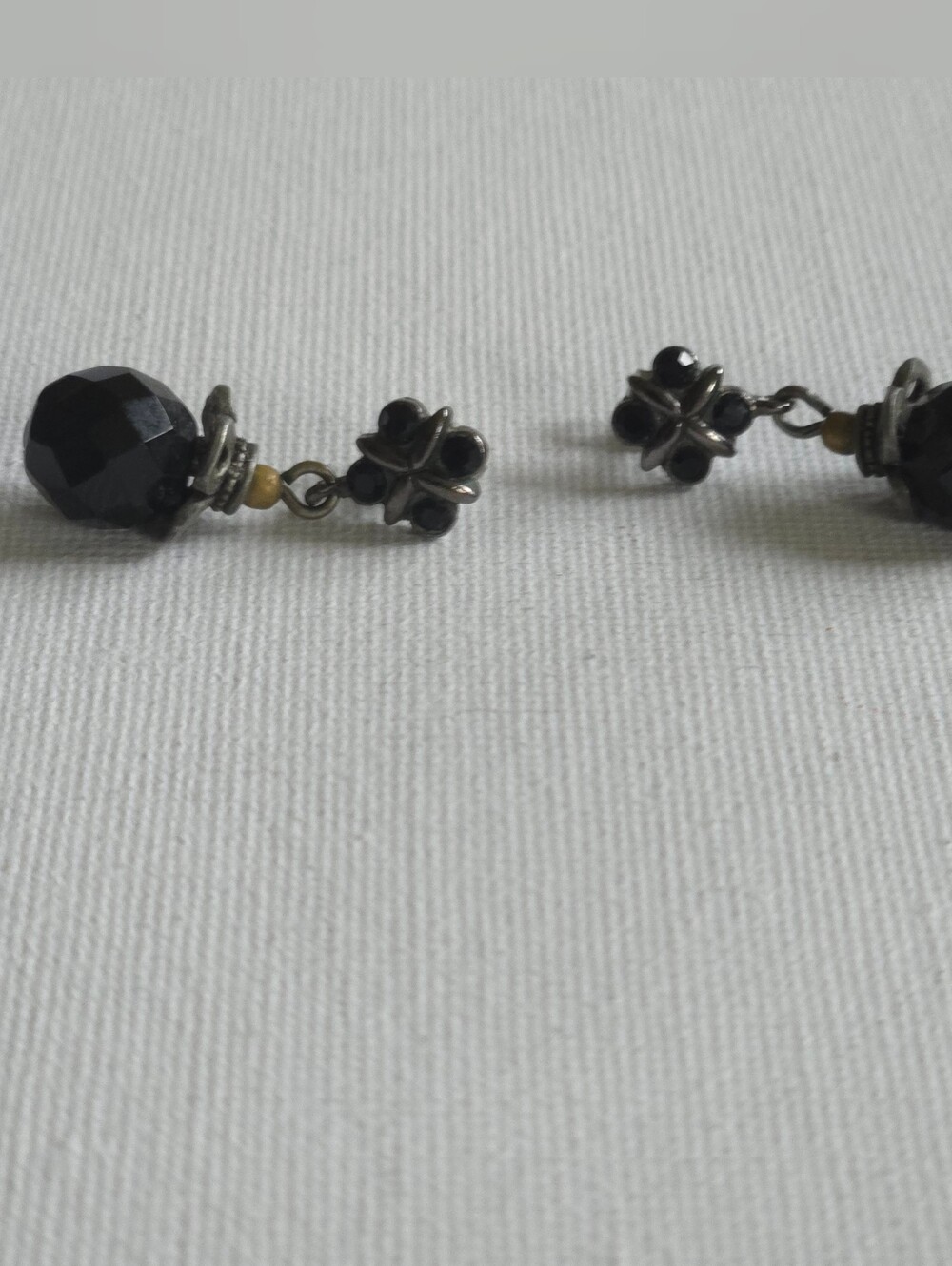 Vintage Style Black Faceted Glass Drop Pierced Earrings Silver-Tone Antique - Picture 7 of 8